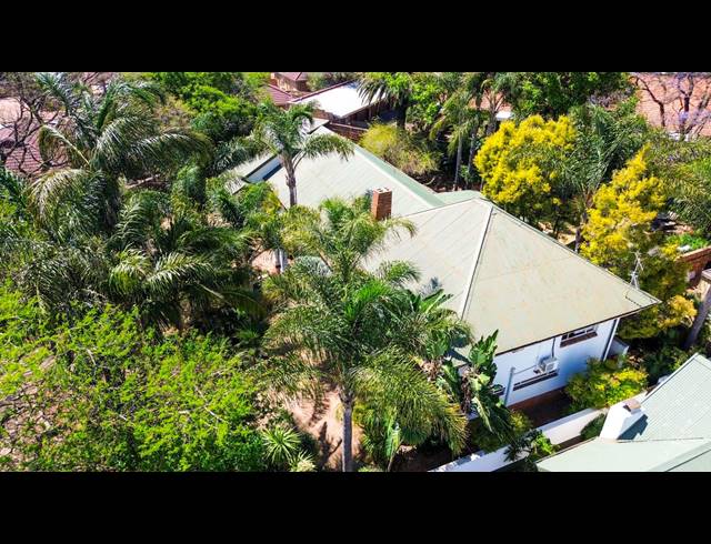 7 BEDROOM FREEHOLD FOR SALE IN DIE HOEWES